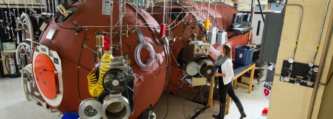 Hyper/Hypobaric Chamber. 
