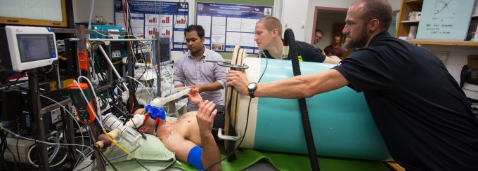 Hyper/Hypobaric Chamber. 