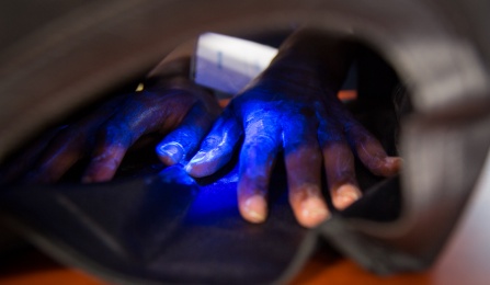 Students demonstrate how infectious diseases are transmitted. 